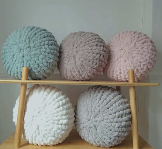 round knit accent cushion